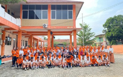 SMKS Mutiara Bangsa Purwakarta Gelar Upacara Hari Guru, Guru Bertugas dengan Balutan Baju Adat